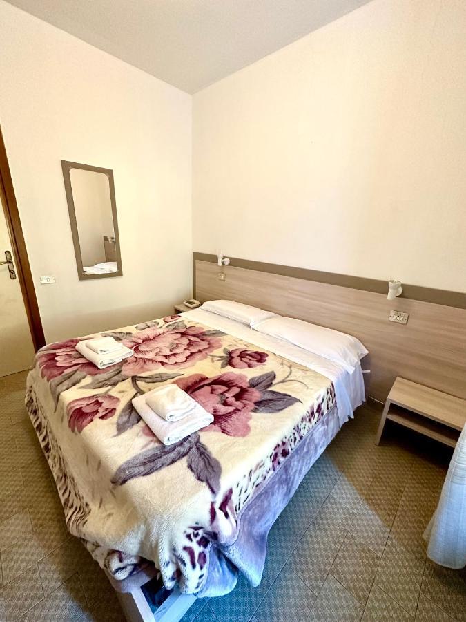 Hotel Aurora ลาสเปเซีย ภายนอก รูปภาพ
